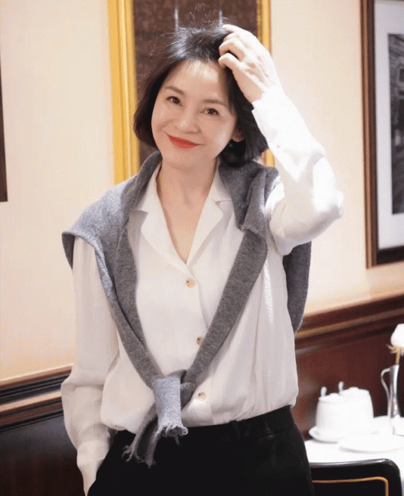 Phụ nữ trung niên khi mặc váy cần biết điều này, thời trang của phụ nữ trung niên, thời trang đẹp