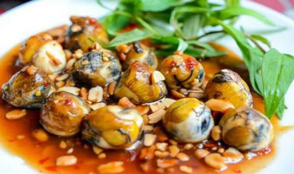 Trứng cút xào me, thịt xiên nướng, món ăn vặt ngon 
