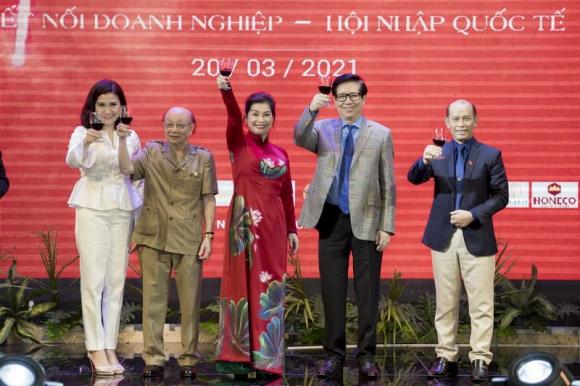 da-tiec-doanh-nhan-3-ngoisaovn-w800-h533 0 Dạ tiệc Doanh nhân, Câu lạc bộ Nữ Doanh nhân Việt Nam - ASEAN