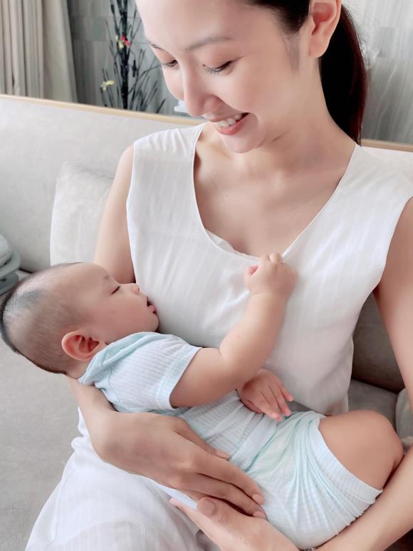 Thúy Vân, Thúy Vân bikini, sao việt, rạn da sau sinh
