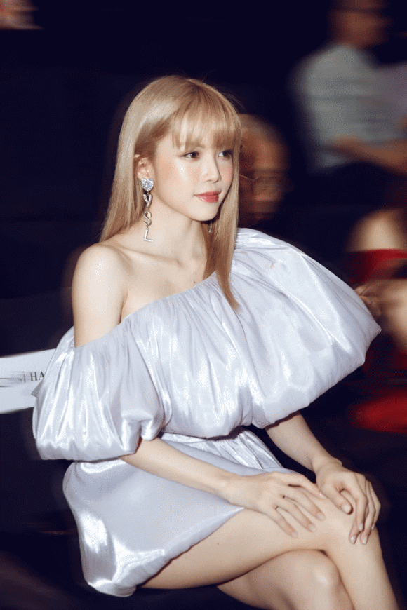 Thiều Bảo Trâm, Nữ ca sĩ, Hậu ồn ào, Sao Việt, Sơn Tùng, 