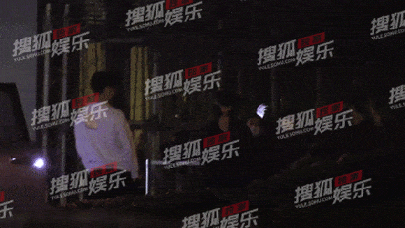 Tạ Đình Phong tay trong tay ngọt ngào với Vương Phi, hình ảnh không khác gì 21 năm trước chứng tỏ 'người yêu nhau sẽ về với nhau' 0 tạ đình phong, vương phi, trương bá chi