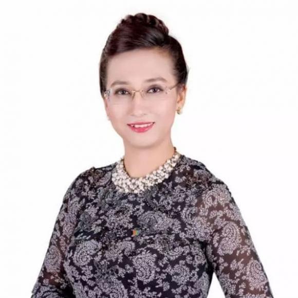 Nguyễn Hoàng Linh, MC để mặt mộc, sao việt  