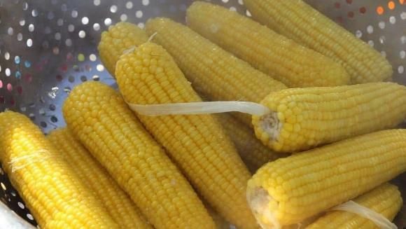 cách luộc ngô, luộc ngô như thế nào, lưu ý khi luộc ngô