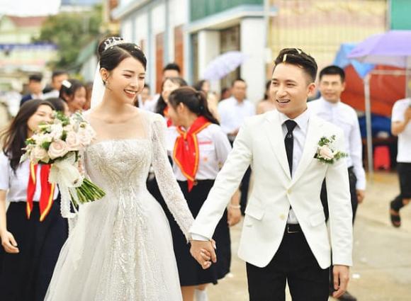 Phan Mạnh Quỳnh, váy cưới vợ Phan Mạnh Quỳnh, thời trang sao việt 