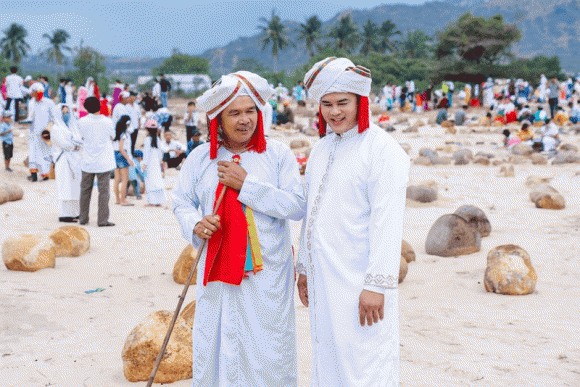 Ca sĩ Lê Quốc Kháng, sao việt