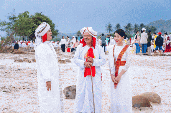 Ca sĩ Lê Quốc Kháng, sao việt