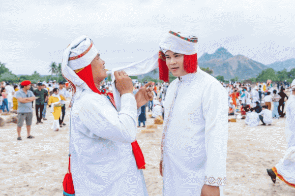 Ca sĩ Lê Quốc Kháng, sao việt