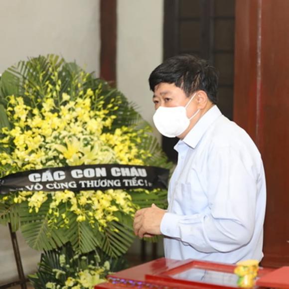 nhà thơ Hoàng Nhuận Cầm, Hoàng Nhuận Cầm qua đời, sao Việt 