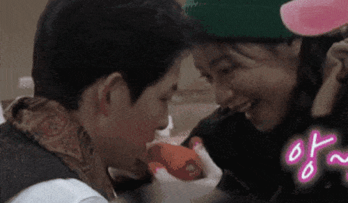 Song Joong Ki 'tình bể bình' với Jeon Yeo Bin trong hậu trường, cư dân mạng: 'Đến lúc Song Joong Ki yêu lại được rồi' 7 song joong ki, jeon yeo bin, vincenzo