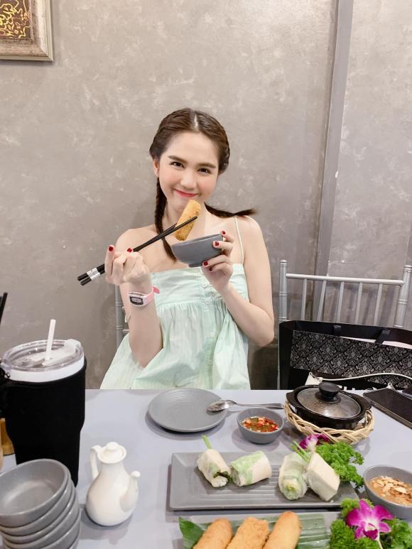 Ngọc Trinh, vòng một Ngọc Trinh, sao việt 