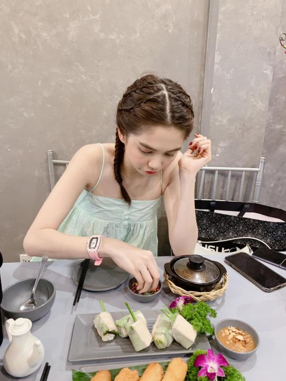 Ngọc Trinh, vòng một Ngọc Trinh, sao việt 