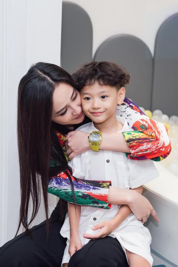 Ca sĩ Trà My Idol, cao Việt