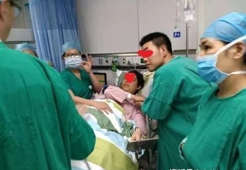 chăm sóc trẻ đúng cách, làn da trẻ đen thui, lưu ý khi sinh con