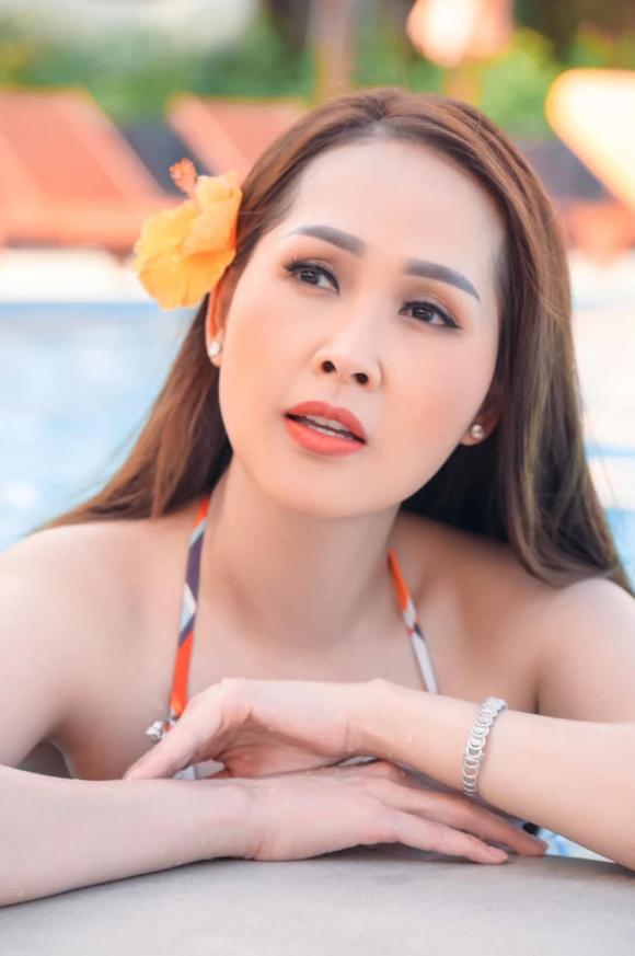 'Gái nhảy' Minh Thư diện bikini khoe body nóng bỏng