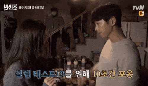 Song Joong Ki đang quấn quýt bên Jeon Yeo Bin còn Song Joong Ki có nhiều động thái vương vấn chồng cũ?  6 song joong ki, song hye kyo, jeon yeo bin