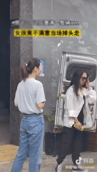 Thanh niên thuê chở hơn 500 bông hồng tỏ tình tỏ tình bạn gái nhưng lại nhận cái kết không ngờ 1  tỏ tình bạn gái, hôn nhân, giới trẻ