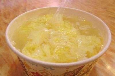 chăm sóc sức khỏe, Một bát nước luộc trứng gà ăn sáng mỗi ngày, uống bát nước luộc trứng