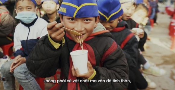 NSƯT Hoài Linh, Từ thiện, Sao Việt
