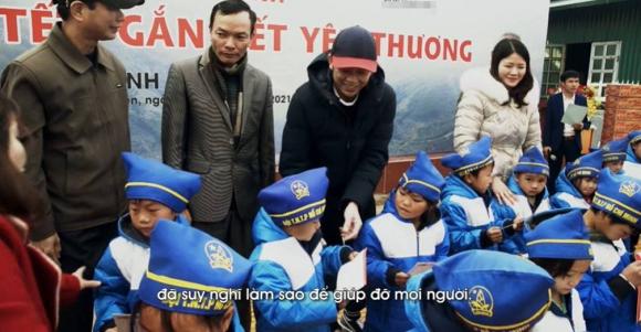 NSƯT Hoài Linh, Từ thiện, Sao Việt