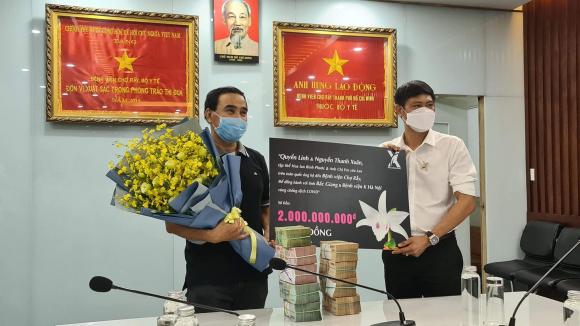 Quyền Linh, chống dịch, sao Việt, ủng hộ tiền