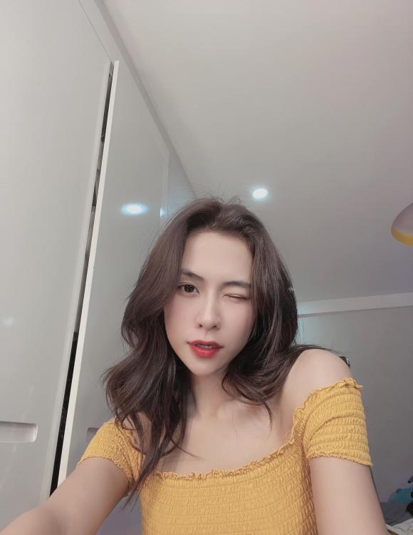 Hà Nhi, Hà Nhi vứt hoa, sao việt  