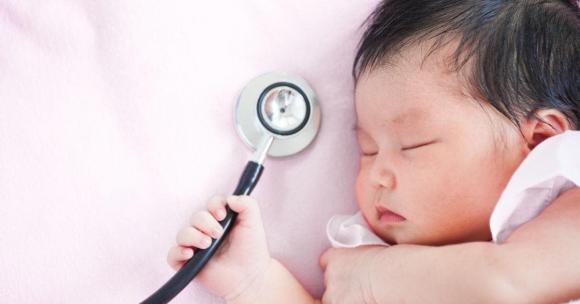 cân nặng trẻ sơ sinh, sinh con nặng cân, trẻ nặng cân, sinh con to, trẻ sinh năng hơn 4kg, bệnh tim, trẻ nặng cân mắc bệnh tim, trẻ sinh ra nặng hơn 4 kg, em bé chào đời nặng cân