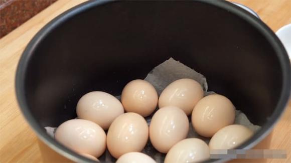 trứng, trứng luộc, nấu bằng nồi cơm điện, dạy nấu ăn, mẹo nấu ăn