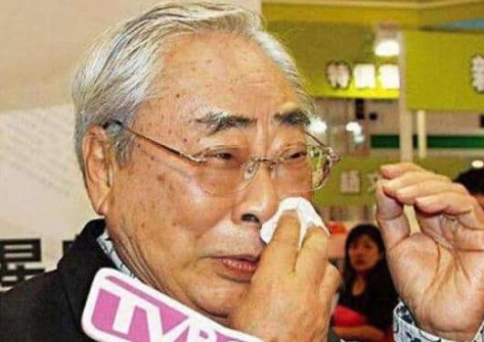 Cô từng là đệ nhất nữ thần thể dục, năm 27 tuổi được cha gả cho một doanh nhân giàu có 78 tuổi để trả nợ, hiện cuộc sống thật bất ngờ 5 Hà Ngạo Nhi,Lâm Kiến Danh,sao Hoa ngữ