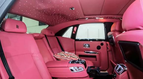 Ngọc Trinh, xe màu hồng của Ngọc Trinh, mẫu xe Rolls-Royce