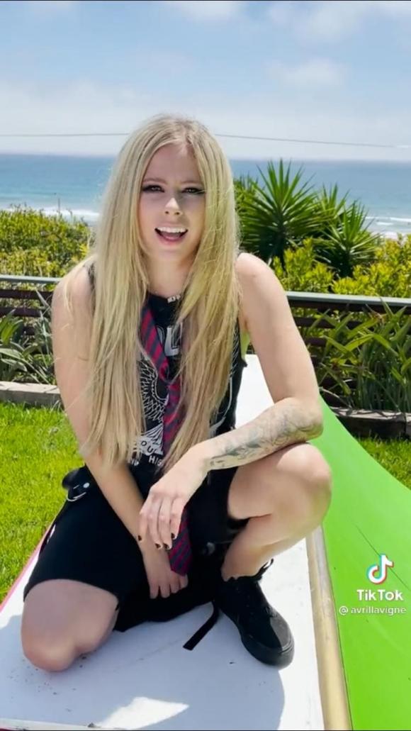 Avril Lavigne, ca sĩ pop