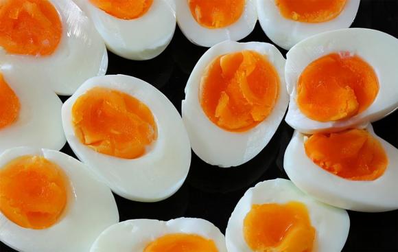 luộc trứng, lòng đỏ, mẹo nấu ăn