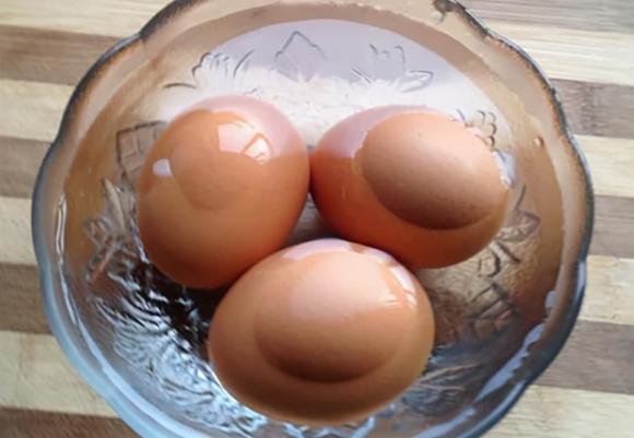 luộc trứng, lòng đỏ, mẹo nấu ăn