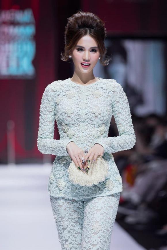 ngọc trinh, lily chen, sao việt