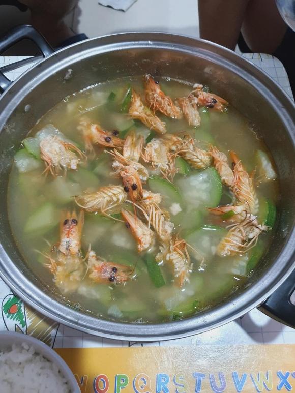 râu tôm nấu với ruột bầu, vợ vụng bề, canh bầu với đầu tôm