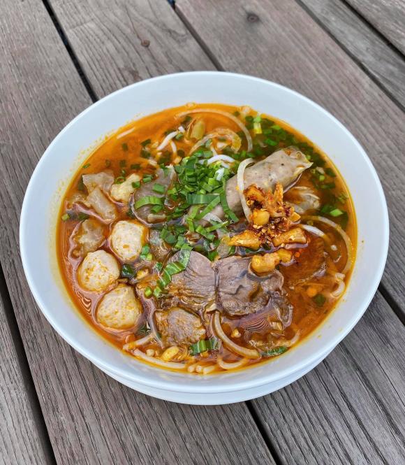 Tăng Thanh Hà, bún bò sa tế, món ngon 