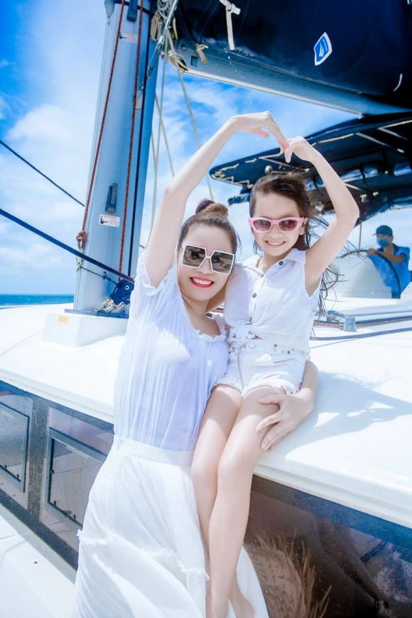 hoa hậu bùi thị hà, giới trẻ, con hoa hậu bùi thị hà