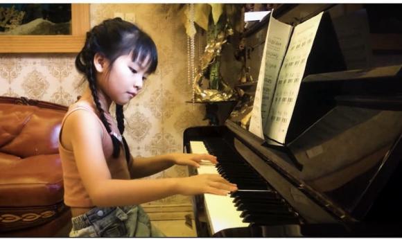 hoa hậu bùi thị hà, giới trẻ, con hoa hậu bùi thị hà