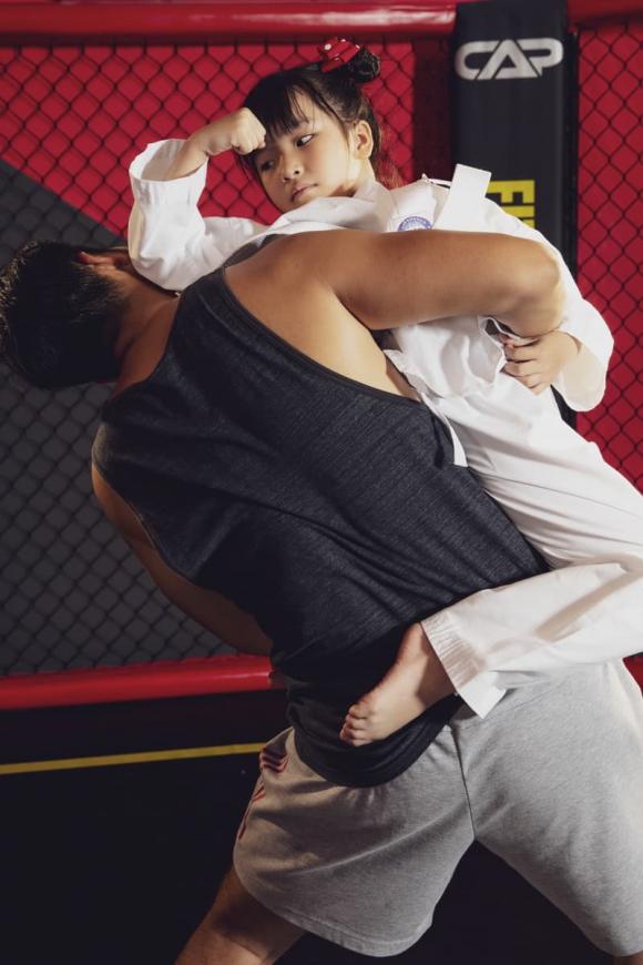 hoa hậu bùi thị hà, giới trẻ, con hoa hậu bùi thị hà