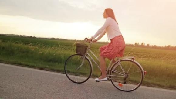 xe đạp, xe đạp nam , xe đạp nữ, sự khác biệt giữa xe đạp dành cho nam và loại xe dành cho nữ, khung xe đạp, xe đạp nam có thanh ngang, thanh ngang xe đạp, Tại sao xe đạp nam có thanh ngang