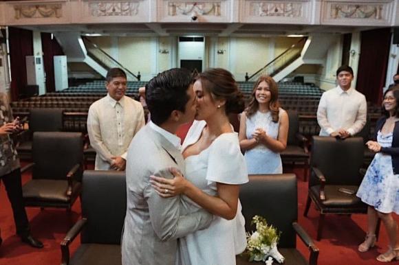 Hoa hậu Hoàn vũ Philippines 2017 kết hôn với bạn trai Thống đốc sau 7 năm yêu