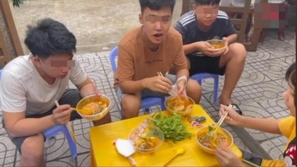 Lê Dương Bảo Lâm, Quỳnh Quỳnh, khoe đồ ăn ngon, tụ tập mùa dịch, sao Việt