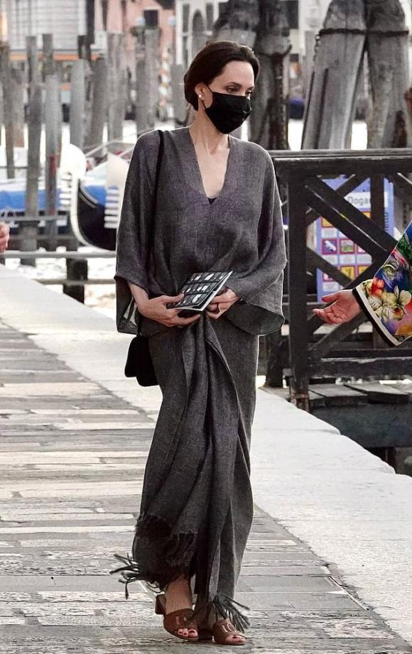 Angelina Jolie diện trang phục như ‘bao tải’ khi đi du lịch Ý sau phán quyết tiếp tục được quyền nuôi con