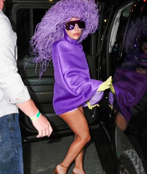 Lady Gaga, thời trang của Lady Gaga, váy giấu quần của Lady Gaga