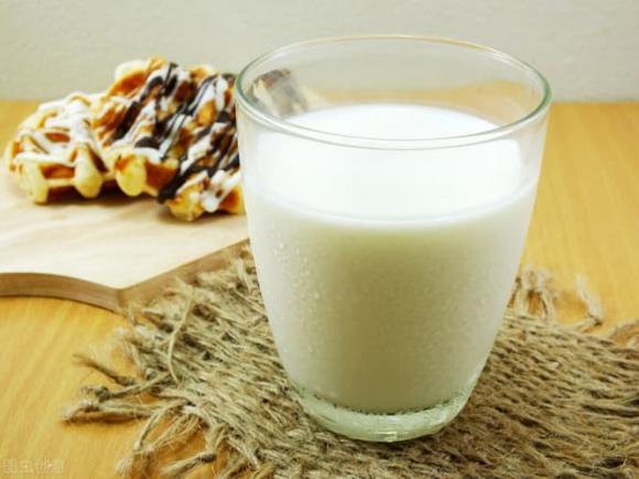 thời điểm uống sữa tốt nhất, uống sữa sáng hay tối tốt, bổ sung canxi, sữa