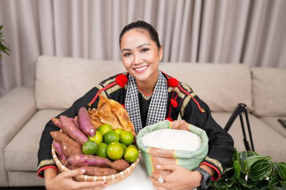 Hoa hậu H'Hen Niê, Sao Việt