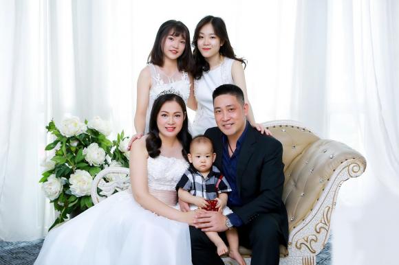 Ngoài đời, NSƯT Hồ Phong có một vợ và ba con, hai bé gái và một bé trai.