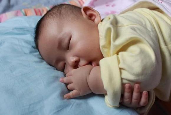 Tư thế ngủ của trẻ, chăm sóc trẻ nhỏ, lưu ý đến tư thế ngủ của trẻ