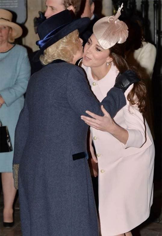  Camilla, hoàng gia anh, khoảnh khắc xấu hổ