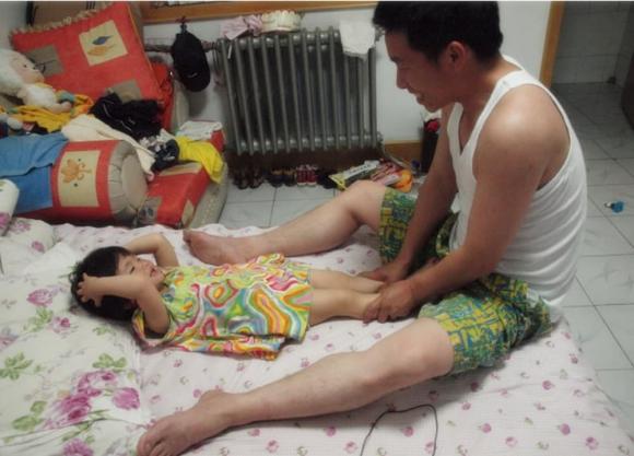 chăm sóc con gái, chăm sóc trẻ nhỏ, lưu ý khi chăm sóc trẻ